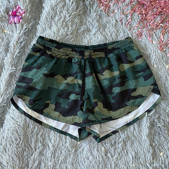 cute camo shorts ! ✨💚 - Picture 1 of 4